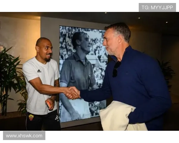 57岁巴蒂罗马之行与球员主帅亲切交流迪巴拉流露偶像崇拜神情 57岁巴蒂罗马之行与球员主帅亲切交流迪巴拉流露偶像崇拜神情